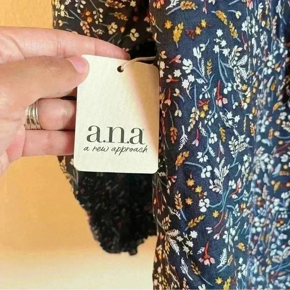 A.N.A (A New Approach) Rowan Ditsy Floral Navy Balloon Sleeves Blouse 2X NWT - Picture 10 of 11